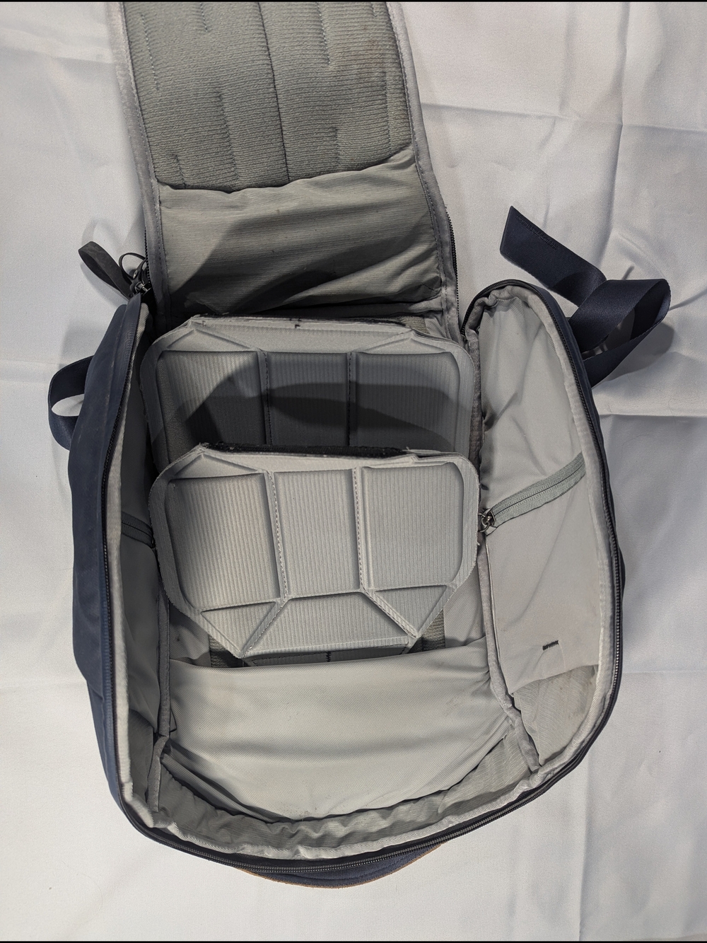 Peak Design Everyday Backpack Zip 15L | Camera/Travel Bag | FlexFold Dividers - Picture 3 of 4
